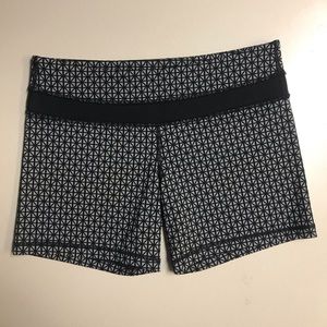 Lululemon Groove Short, size 8
